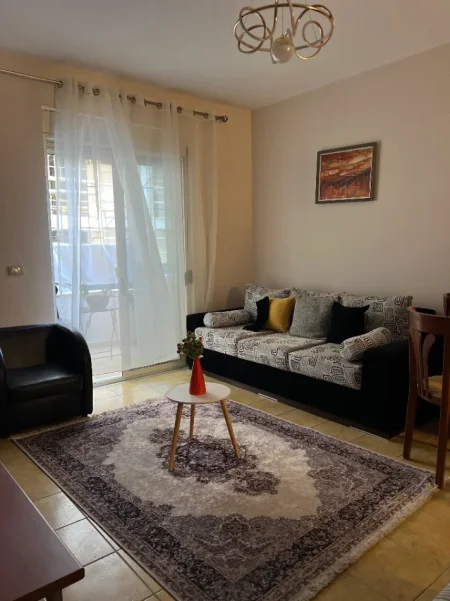 Tirane, jepet me qera apartament 1+1 Kati 1, 65 m² 630 € (mine peza)