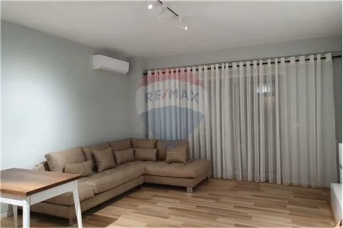 Tirane, jepet me qera apartament 1+1 Kati 1, 650 € (foleja e gjelber)