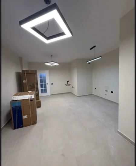 Tirane, jepet me qera apartament 2+1 Kati 2, 100 m² 750 € (KODRA E DIELLIT)