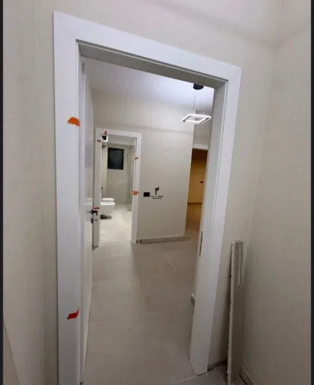 Tirane, jepet me qera apartament 2+1 Kati 2, 100 m² 750 € (KODRA E DIELLIT)