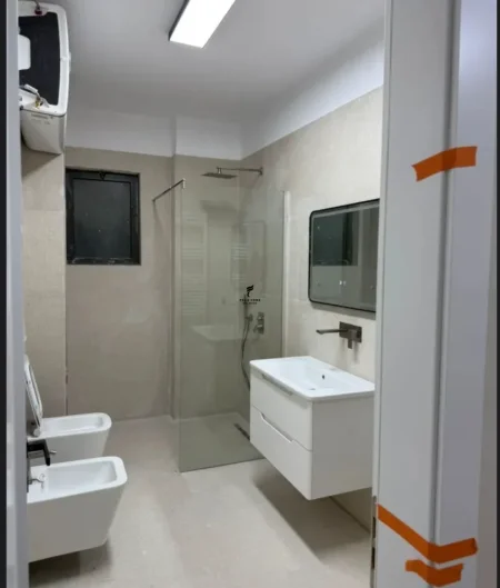 Tirane, jepet me qera apartament 2+1 Kati 2, 100 m² 750 € (KODRA E DIELLIT)
