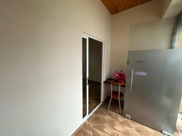 Durres, jepet me qera ambjent biznesi Kati 0, 45 m² 300 € (pranë Extra market)