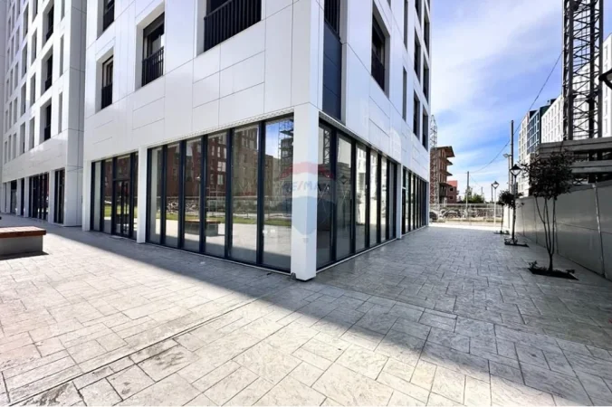 Tirane, jepet me qera ambjent biznesi Kati 0, 250 m² 3.000 € (Bulevardi i ri)