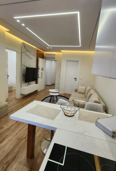 Tirane, jepet me qera apartament 1+1 , 70 m² 600 € 