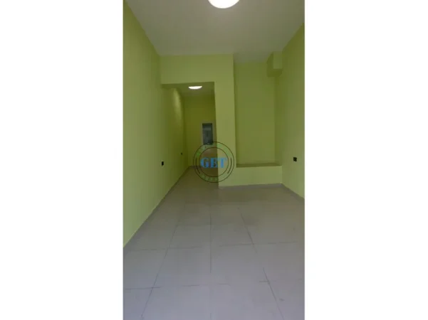 Durres, jepet me qera ambjent biznesi Kati 0, 25 m² 500 € (Polica,)