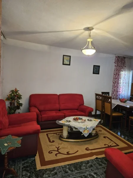 Tirane, jepet me qera shtepi 2+1 Kati 0, 450 € (Astir)