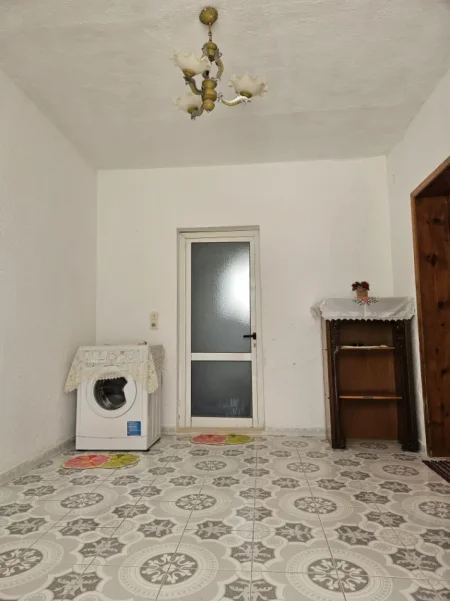 Tirane, jepet me qera shtepi 2+1 Kati 0, 450 € (Astir)