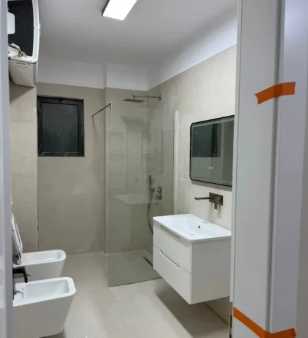 Tirane, jepet me qera apartament 2+1 Kati 2, 100 m² 750 € (Kristal Center)