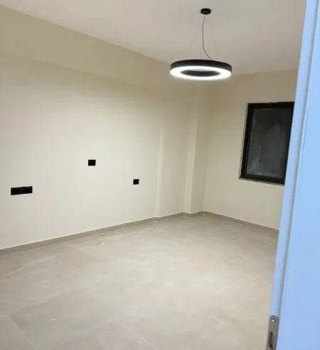 Tirane, jepet me qera apartament 2+1 Kati 2, 100 m² 750 € (Kristal Center)