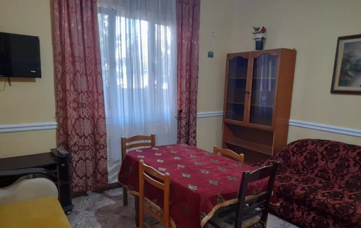 Tirane, jepet me qera apartament 2+1 Kati 1, 130 m² 650 € (KOMUNA E PARISIT)