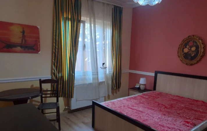 Tirane, jepet me qera apartament 2+1 Kati 1, 130 m² 650 € (KOMUNA E PARISIT)