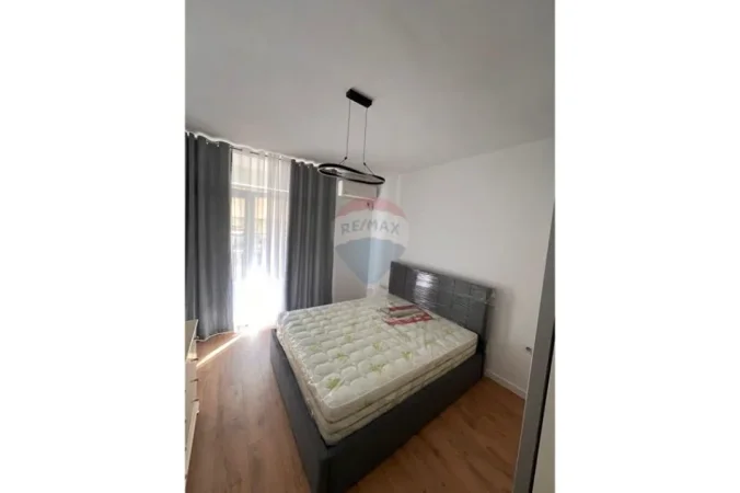 Tirane, jepet me qera apartament 1+1 , 69 m² 600 € (Mysylym Shyr)