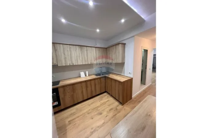 Tirane, jepet me qera apartament 1+1 , 69 m² 600 € (Mysylym Shyr)
