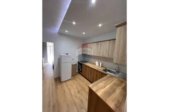 Tirane, jepet me qera apartament 1+1 , 69 m² 600 € (Mysylym Shyr)
