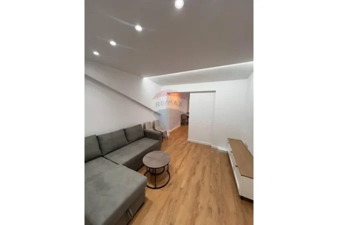 Tirane, jepet me qera apartament 1+1 , 69 m² 600 € (Mysylym Shyr)
