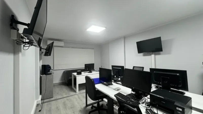 Tirane, jepet me qera ambjent biznesi Kati 1, 95 m² 1.000 € (Rruga Margarita Tutulani)