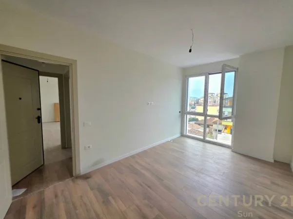 Tirane, jepet me qera zyre Kati 3 + Post Parkimi , 60 m² 500 € (Bulevardi i ri)