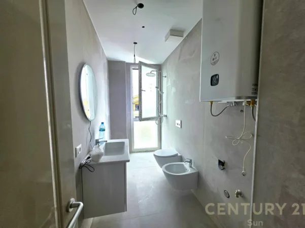 Tirane, jepet me qera zyre Kati 3 + Post Parkimi , 60 m² 500 € (Bulevardi i ri)