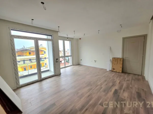 Tirane, jepet me qera zyre Kati 3 + Post Parkimi , 60 m² 500 € (Bulevardi i ri)