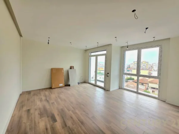 Tirane, jepet me qera zyre Kati 3 + Post Parkimi , 60 m² 500 € (Bulevardi i ri)