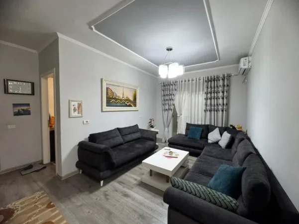 Tirane, jepet me qera apartament 1+1+Ballkon Kati 7, 70 m² 400 € (Astir)