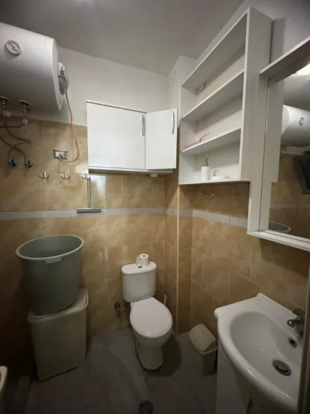 Tirane, jepet me qera apartament 1+1+Ballkon Kati 7, 70 m² 400 € (Astir)
