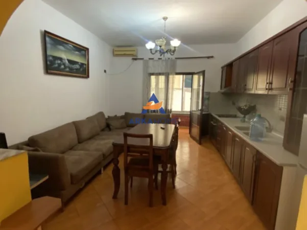 Tirane, jepet me qera apartament 1+1+Ballkon Kati 2, 75 m² 320 € 