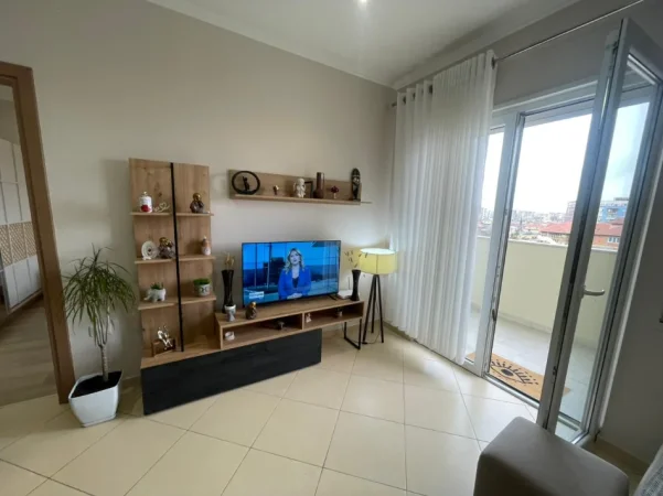 Tirane, jepet me qera apartament 1+1+Ballkon Kati 4, 60 m² 650 € (perball delijorgjit te rruga e kavajes)