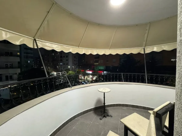 Tirane, jepet me qera apartament 3+1 Kati 3, 140 m² 1.400 € (Komuna e Parisit)