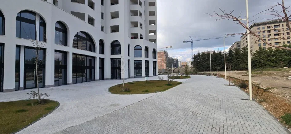 Tirane, jepet me qera ambjent biznesi Kati 1, 125 m² 1.300 € (RIVER RESIDENCE)
