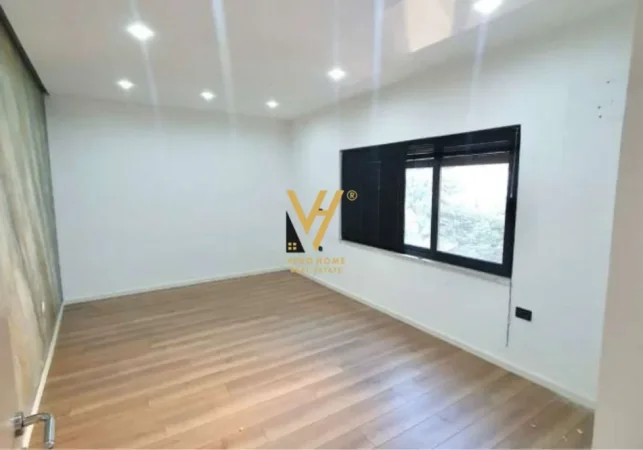 Tirane, jepet me qera zyre Kati 3, 80 m² 970 € (BLLOK)