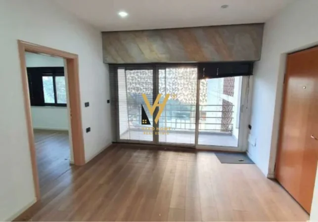Tirane, jepet me qera zyre Kati 3, 80 m² 970 € (BLLOK)