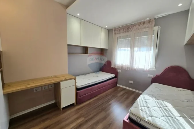 Tirane, jepet me qera apartament 2+1+Aneks+Ballkon Kati 5, 75 m² 850 € 