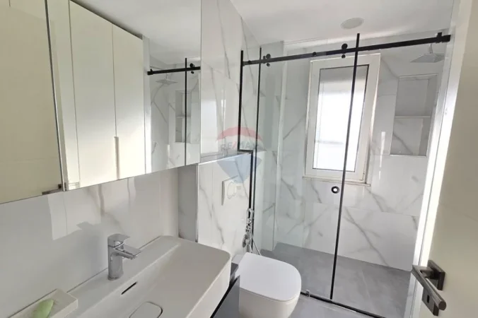 Tirane, jepet me qera apartament 2+1+Aneks+Ballkon Kati 5, 75 m² 850 € 