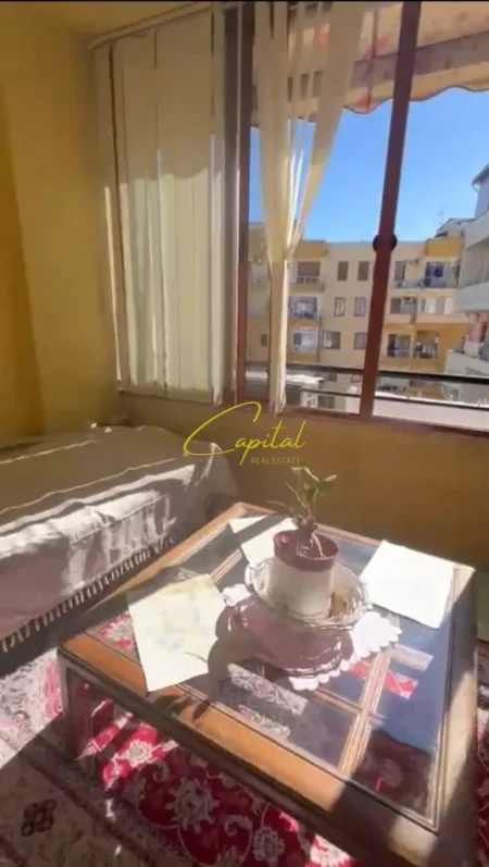Tirane, jepet me qera apartament 1+1 Kati 7, 70 m² 350 € (YZBERISHT)