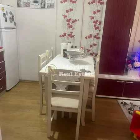Tirane, jepet me qera apartament 1+1 Kati 7, 70 m² 450 € (Fresku)