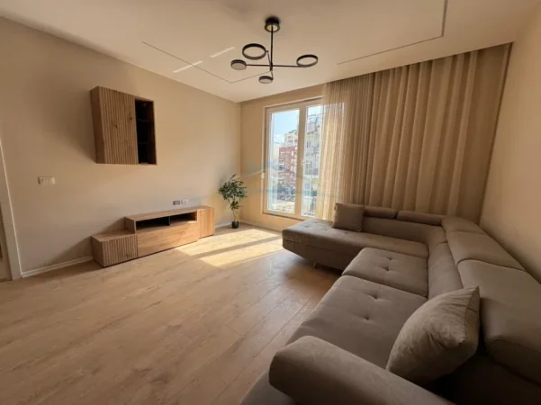 Tirane, jepet me qera apartament 1+1 Kati 3, 64 m² 700 € (Jordan Misja)