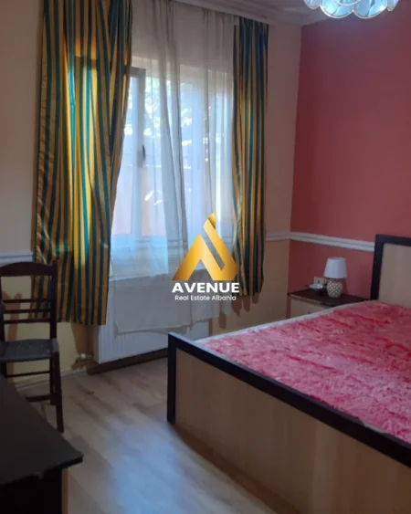 Tirane, jepet me qera apartament 2+1 Kati 1, 130 m² 660 € 