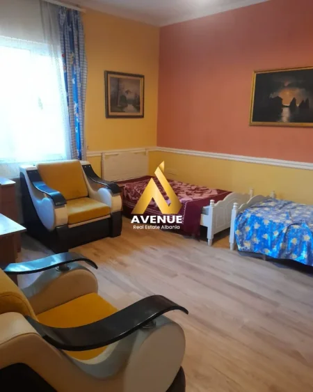 Tirane, jepet me qera apartament 2+1 Kati 1, 130 m² 660 € 