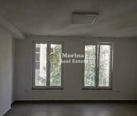 Tirane, jepet me qera ambjent biznesi Kati 2, 74 m² 1.260 € (RTSH)
