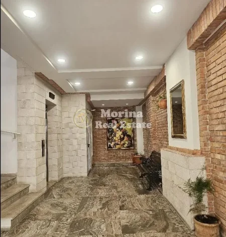 Tirane, jepet me qera ambjent biznesi Kati 2, 74 m² 1.260 € (RTSH)