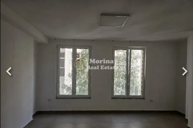 Tirane, jepet me qera ambjent biznesi Kati 2, 74 m² 1.260 € (RTSH)