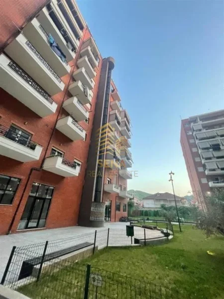Tirane, jepet me qera apartament 1+1+Ballkon Kati 8, 65 m² 400 € i diskutueshem (Yzberisht, Golden Park)