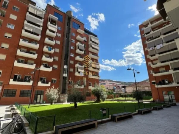 Tirane, jepet me qera apartament 1+1+Ballkon Kati 8, 65 m² 400 € i diskutueshem (Yzberisht, Golden Park)