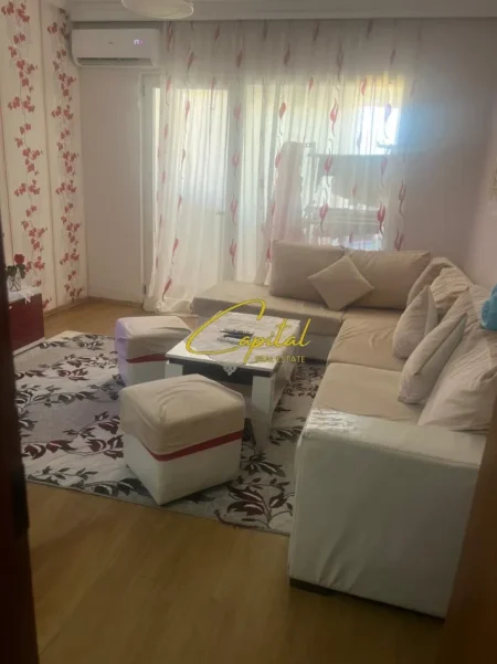 Tirane, jepet me qera apartament 1+1 Kati 7, 70 m² 450 € (FRESKU)