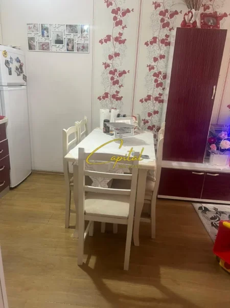Tirane, jepet me qera apartament 1+1 Kati 7, 70 m² 450 € (FRESKU)