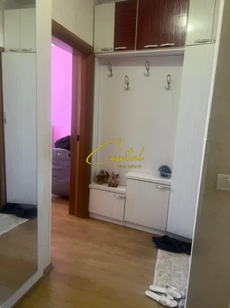 Tirane, jepet me qera apartament 1+1 Kati 7, 70 m² 450 € (FRESKU)