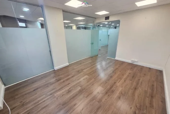 Tirane, jepet me qera zyre Kati 7, 100 m² 1.500 € (blloku)