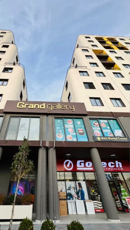 Tirane, jepet me qera ambjent biznesi Kati 1, 500 m² 4.000 € (GRAND GALLERY)