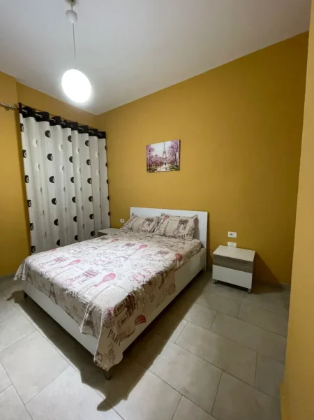 Tirane, jepet me qera apartament 1+1 , 69 m² 600 € (pranë Square 21)
